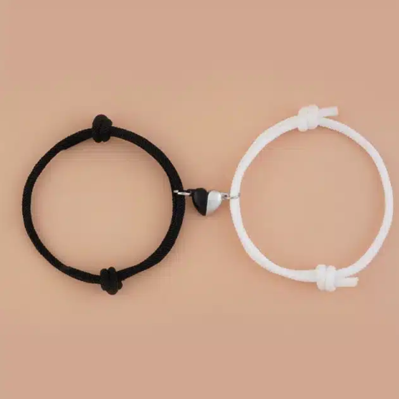 Bracelet Duo Couple : Un symbole d'Amour et de Connectivité
