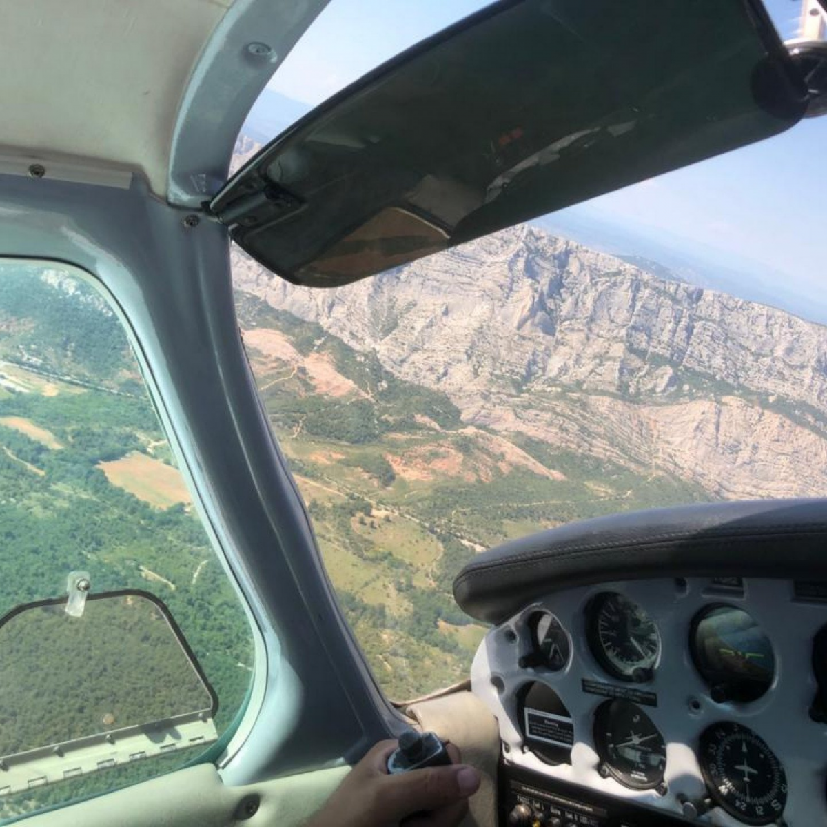 Balade aérienne privée aux alentours d’Aix en Provence (2 personnes)
