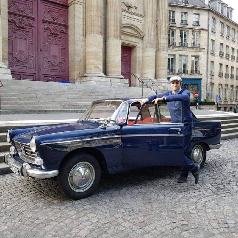 Balade Gourmande à Paris avec Chauffeur en Peugeot 404 pour 2 personnes (incluant dégustation de vins chez un caviste)