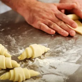 Apprenez à faire des croissants français avec un chef pâtissier