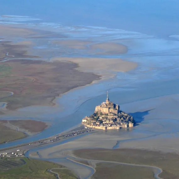 Vol touristique privé vers Le Mont-Saint-Michel et Caen (2 personnes)